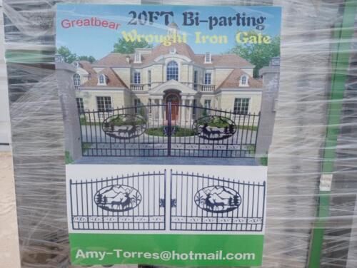 Unused Greatbear 20ft Iron Gate with ''DEER '' Artwork in the Middle Gate Frame