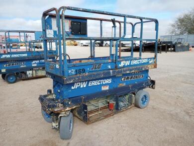 JLG CM-2033 Scissor Lift