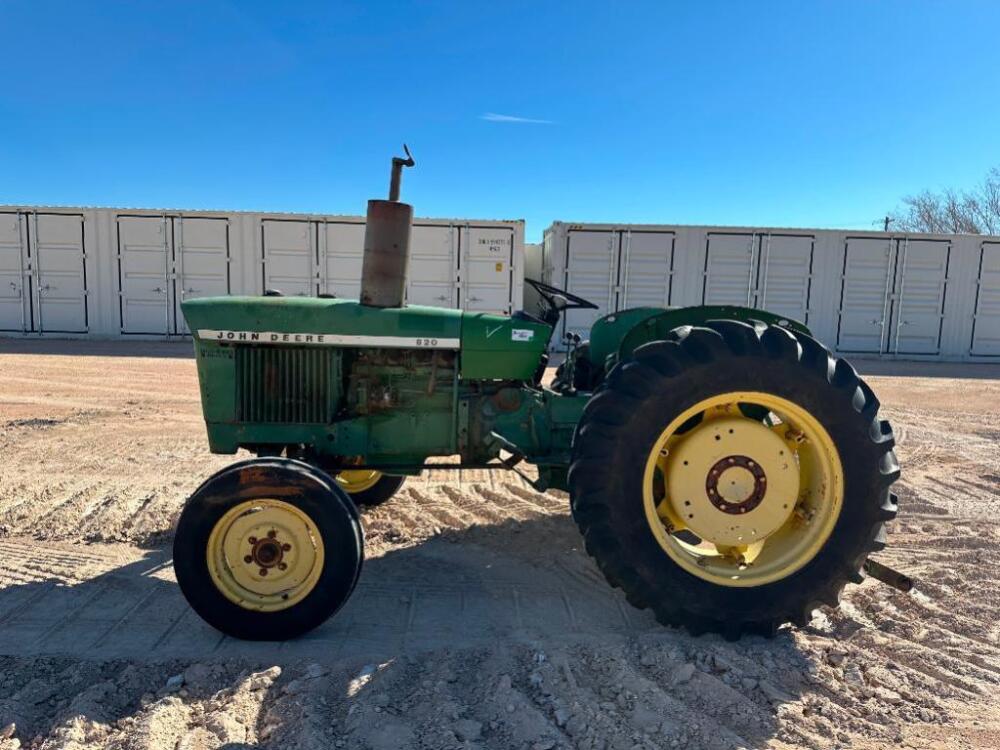 1970 John Deere 820 Tractor
