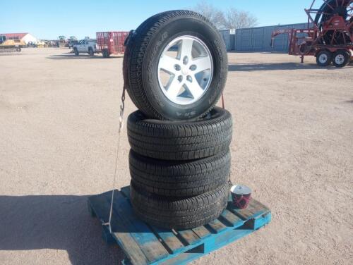 (4) Jeep Wheels w/Tires 255/75R17