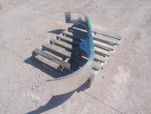 (1) Set Unused Trailer Fenders