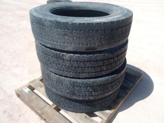 (4) Truck Tires 285/75 R 24.5