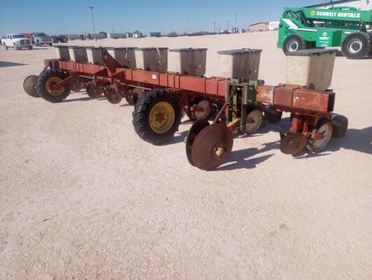 Case International 8 Row Planter