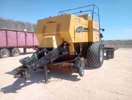 Cat Challenger LB44 Square Baler w/ Accumulator