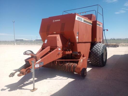 Hesston 4900 Square Baler