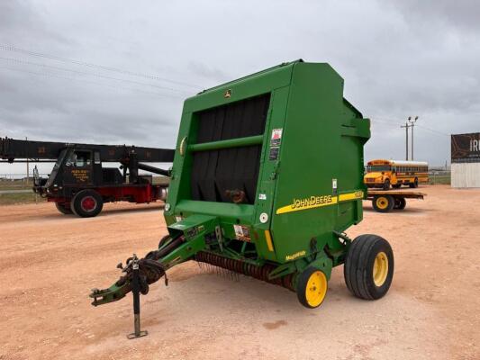 John Deere 567 Round Bale Baler