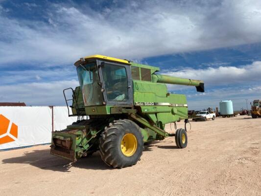 John Deere 6620 Combine