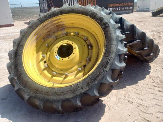 Set of John Deere Wheels and Duals w/Tires 380/90R50