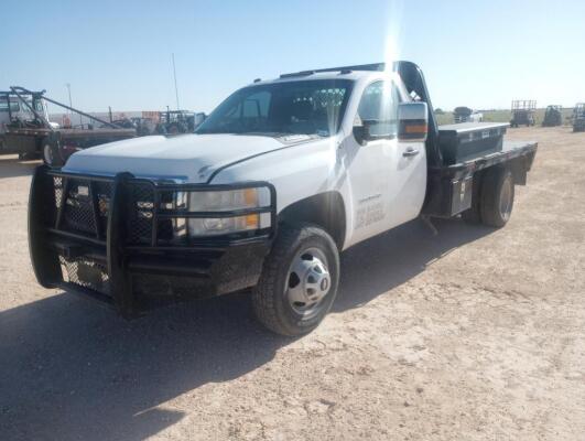 2011 Chevrolet Silverado Flatbed Dually Pickup