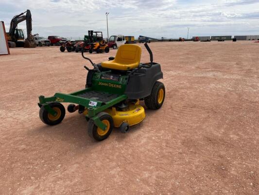 John Deere Z225 Zero Turn Mower