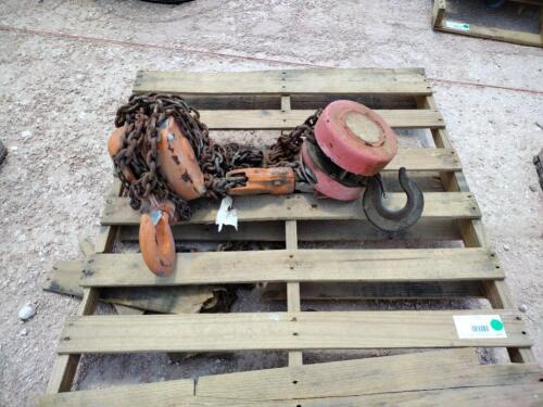(2) Chain Hoist