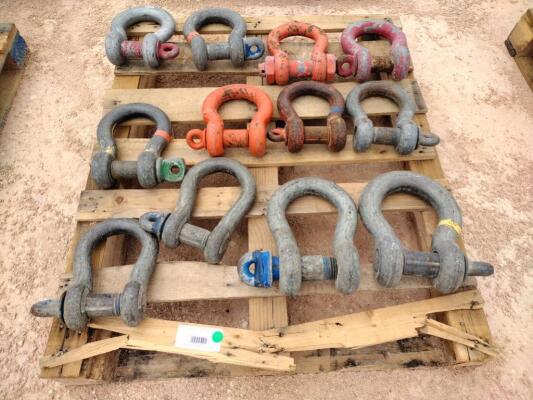 Pallet of Misc Sizes Screw Pin Shackles
