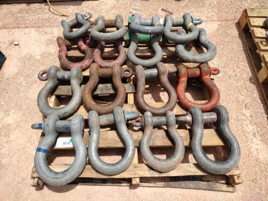 Pallet of Misc Sizes Screw Pin Shackles