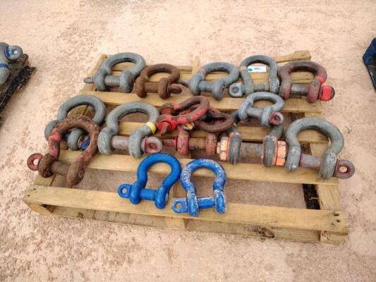 Pallet of Misc Sizes Screw Pin Shackles
