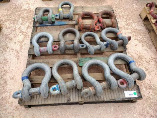 Pallet of Misc Sizes Screw Pin Shackles