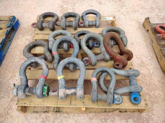 Pallet of Misc Sizes Screw Pin Shackles
