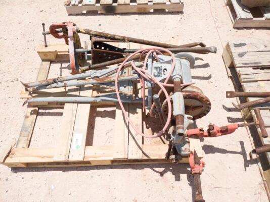 Ridgid 300-T2 Pipe Threader/Portable Tristand