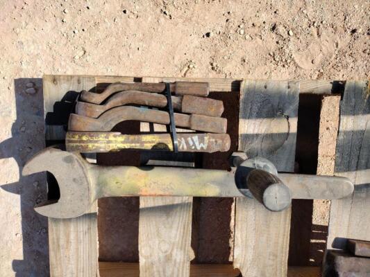 (4) Misc Sizes Hammer Wrenches, 3'' Wrench