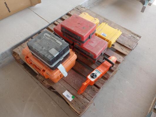 Pipe and Cable Locators, Pressure Gauges & SPY Portable Holiday Detector