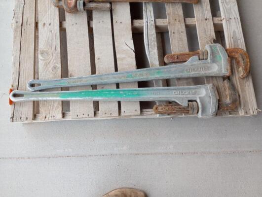 (2) Pipe Wrenches