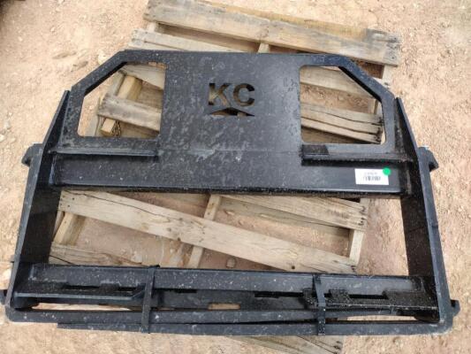 Unused 45'' Skid Steer Fork Frame V2 w/42'' Forks