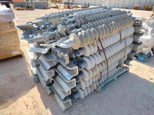 Pallet of Misc Horizontal Line Post Insulators