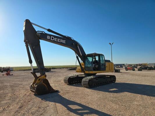 2006 John Deere 240D LC Excavator