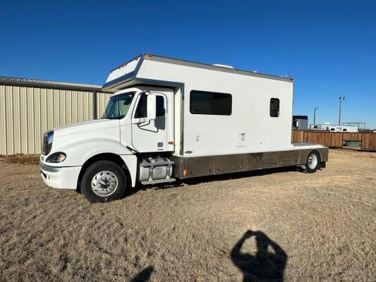 2003 Frieghtliner Renegade Toter home