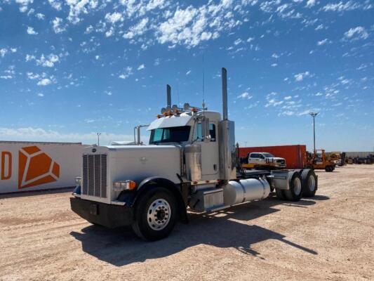 2005 Peterbilt 379 Day Cab Semi Truck