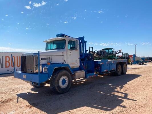 1999 International Paystar 5000 Winch Truck