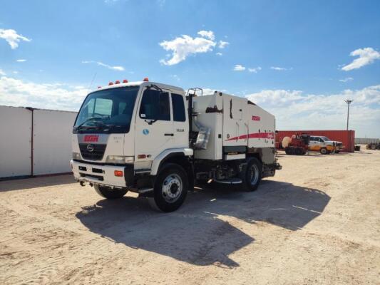 2010 Nissan UD 3300 Elgin Eagle Vacuum Sweeper Truck