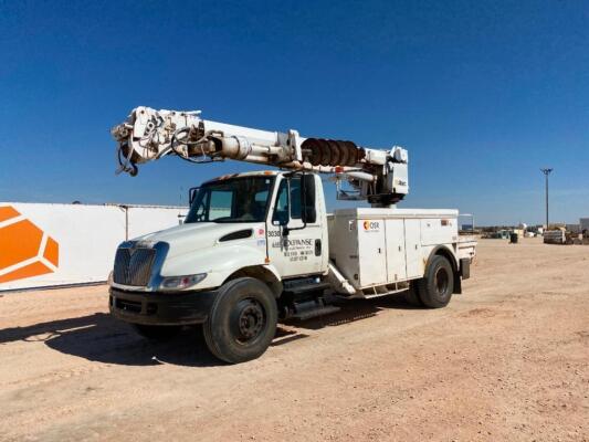 2005 International 4400 Digger Derrick Truck