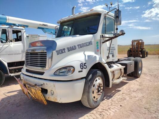 2004 Freightliner Columbia 112 Truck