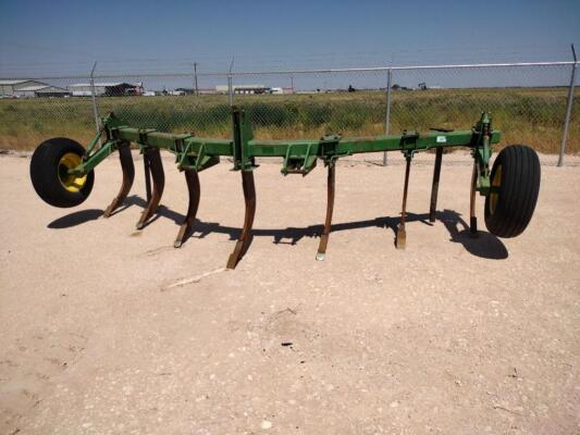 John Deere E0900 7 Shank Ripper