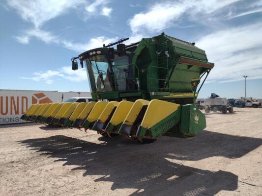John Deere 7460 Cotton Stripper