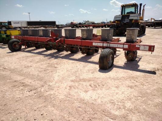 Case 900 8 Row Planter w/2 Extra Units