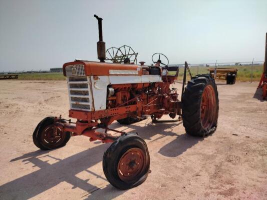 Farmall 560 Tractor