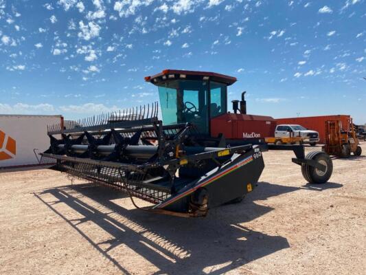 MacDon 9300 Swather
