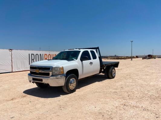 2013 Chevrolet Silverado Dually Flatbed Pickup