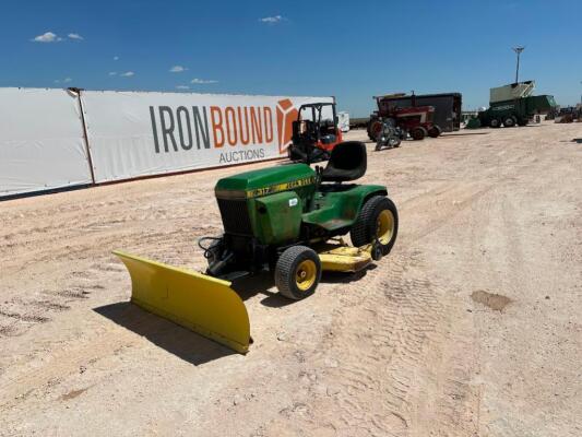 John Deere 317 Riding Mower w/Push Blade