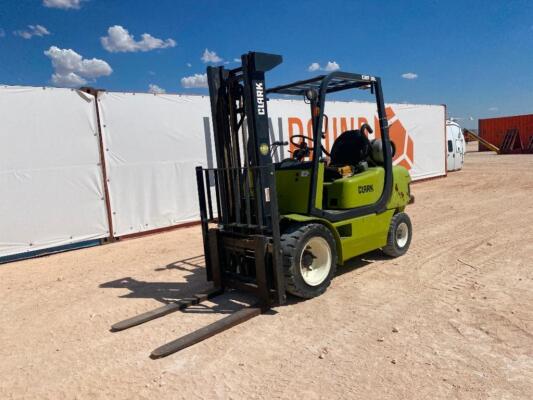 Clark CMP30L Forklift