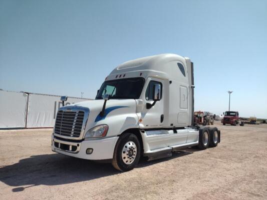 2010 Freightliner Cascadia Truck Tractor