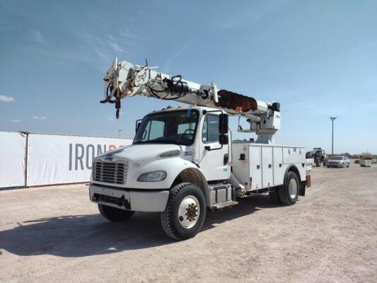 2016 Freightliner Digger Derrick Truck