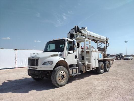 2011 Freightliner Business Class M2 Digger Derrick Truck