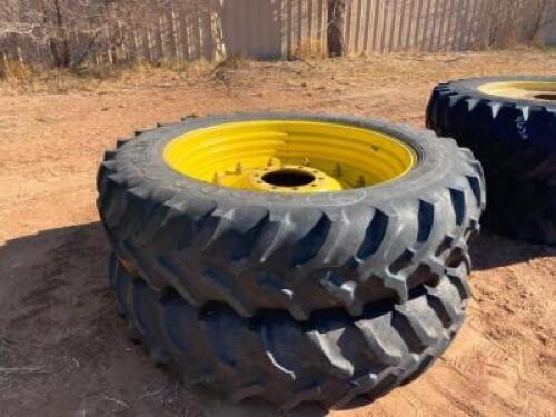 John Deere 420/80 R46 Duals