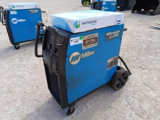 Miller Millermatic 252 Wire Welder w/Mig Gun Assembly