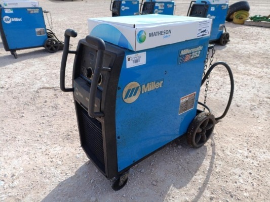 Miller Millermatic 252 Wire Welder w/Mig Gun Assembly