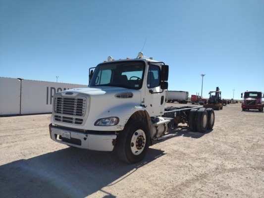 2009 Freightliner Business Class M2 Cab &amp; Chassis Truck