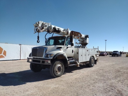 2007 International 7300 Digger Derrick Truck