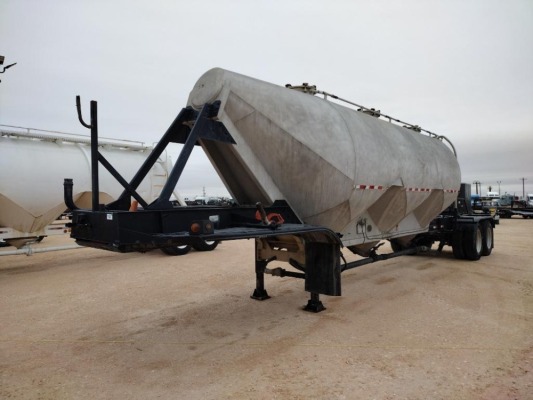 1979 Freuhauf Pneumatic Trailer